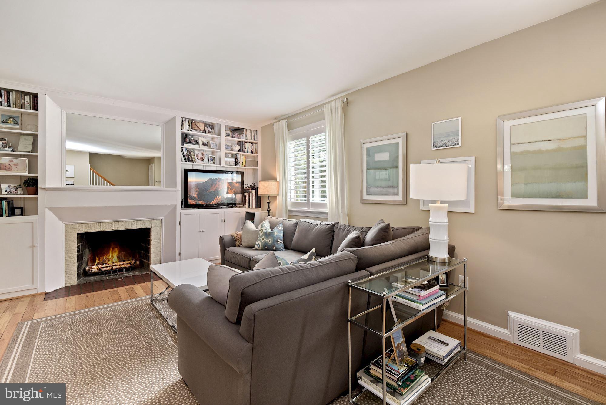 9201 Sudbury Road Silver Spring, MD 20901 - Photo 4 of 20 Living Room