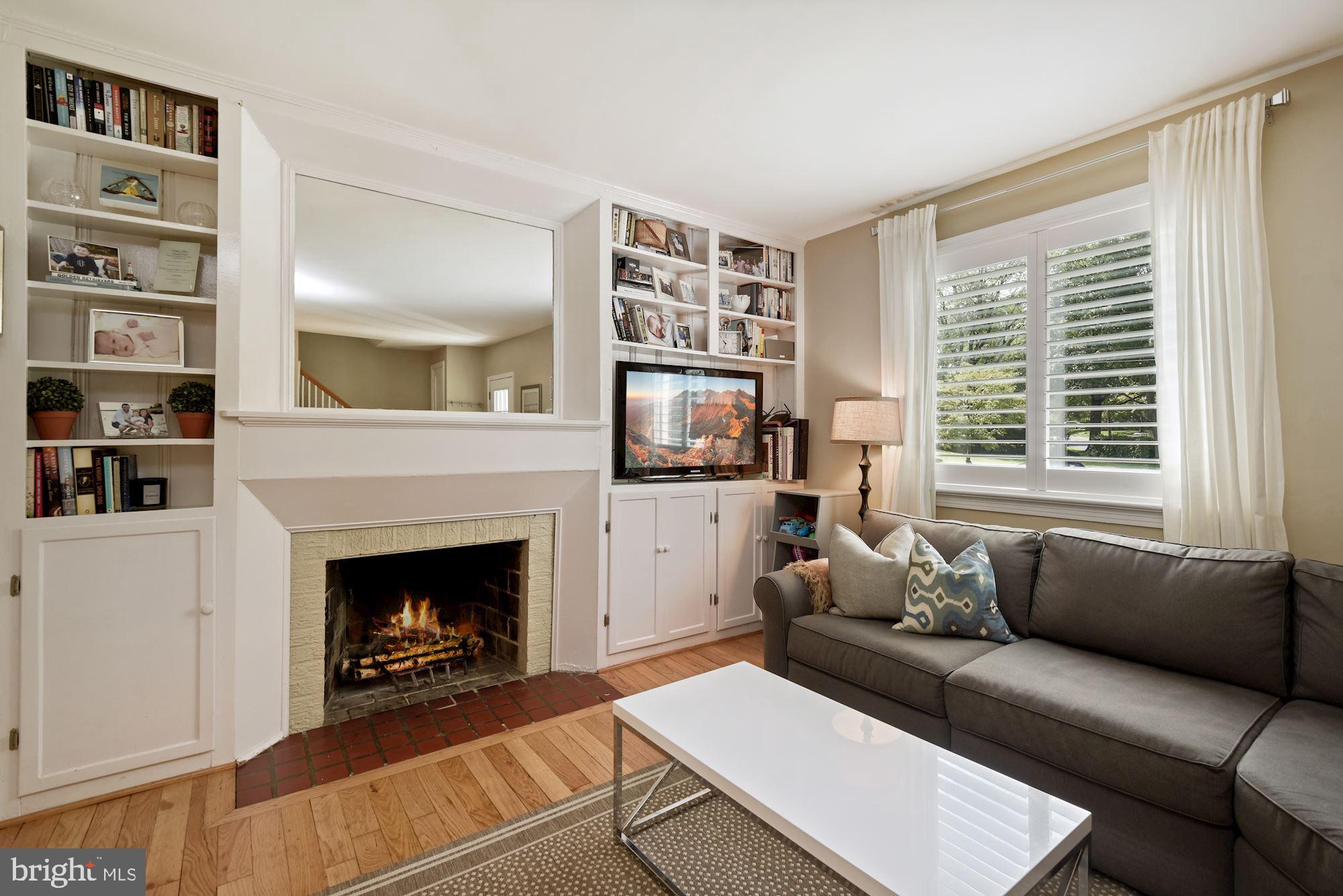 9201 Sudbury Road Silver Spring, MD 20901 - Photo 5 of 20 Living Room