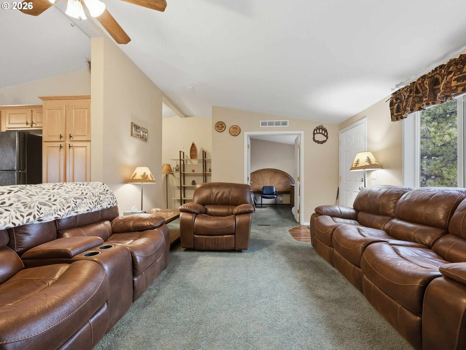271 South Fairway Road, Unit B Tygh Valley, OR 97063 - Photo 8 of 31 Living Room