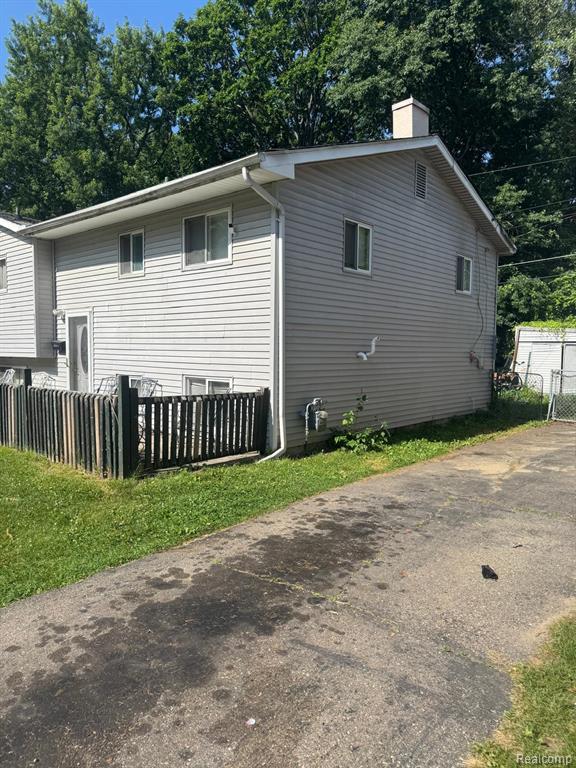 5719 Western Road Flint, MI 48506 - Photo 3 of 11