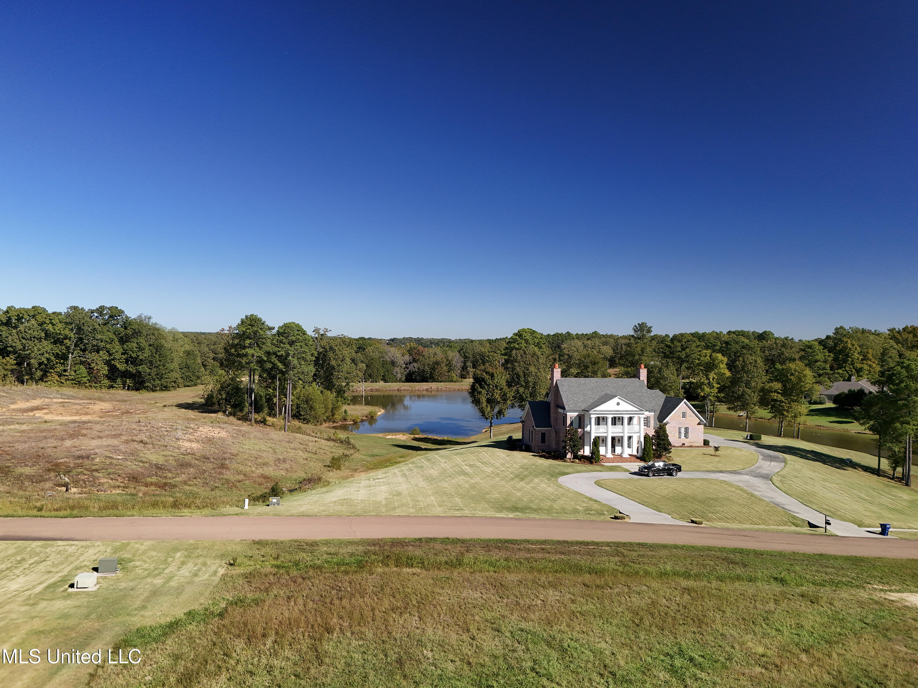 2595 Cyrene Drive Hernando, MS 38632 - Photo 4 of 21 DJI_20251022105003_0052_D