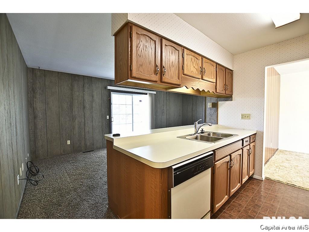 193 Nottingham Road Springfield, IL 62704 - Photo 5 of 36