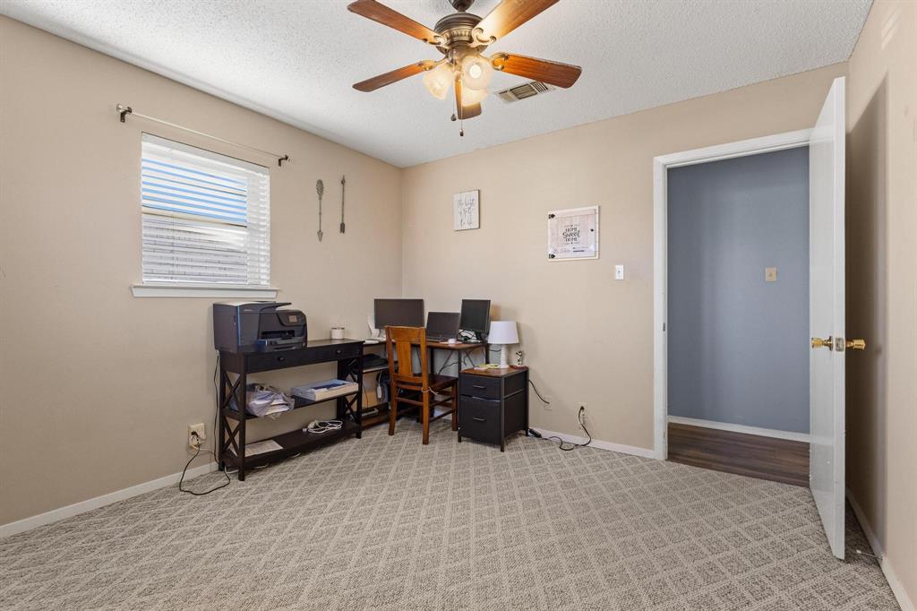 3013 Belle Avenue Denison, TX 75020 - Photo 19 of 32 a living room with furniture