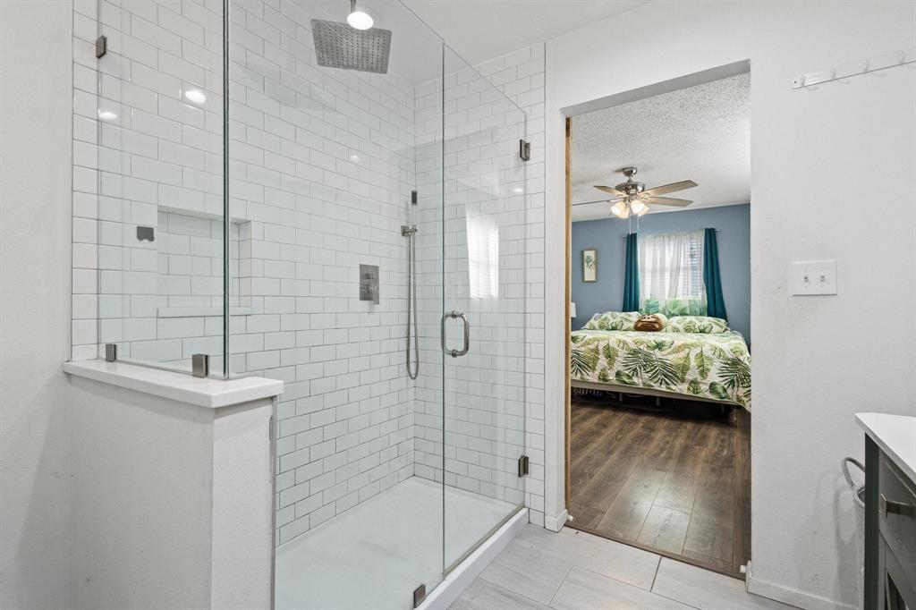 3013 Belle Avenue Denison, TX 75020 - Photo 25 of 32 a en suite bathroom with a shower