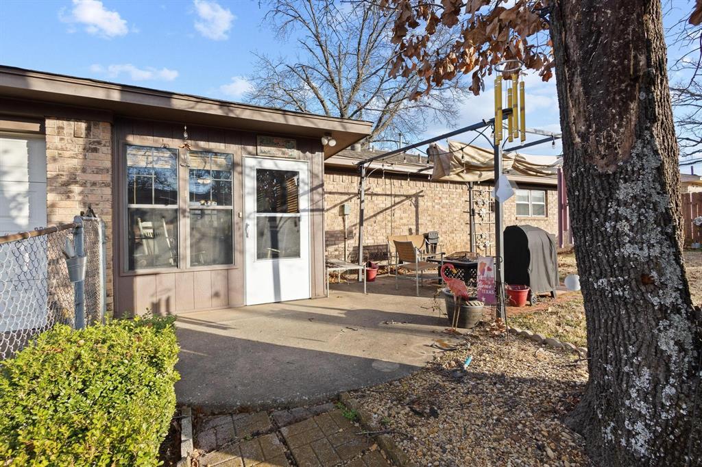 3013 Belle Avenue Denison, TX 75020 - Photo 28 of 32 a view of a porch with a backyard