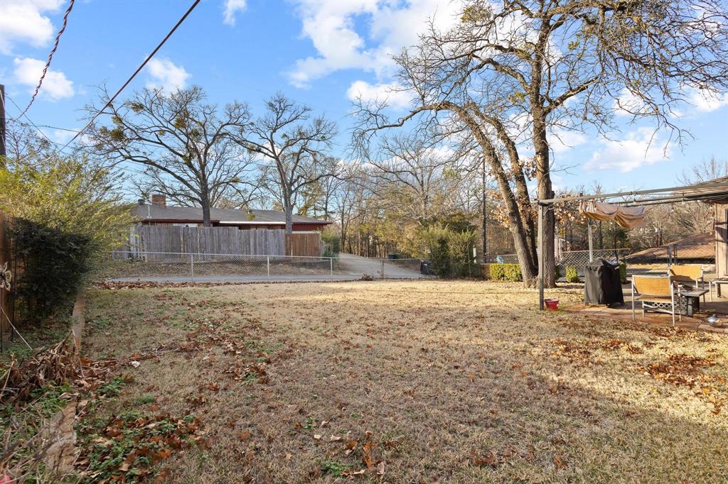 3013 Belle Avenue Denison, TX 75020 - Photo 31 of 32 a view of a yard with a tree