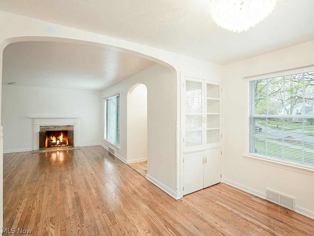 1103 Castleton Road Cleveland, OH 44121 - Photo 5 of 35