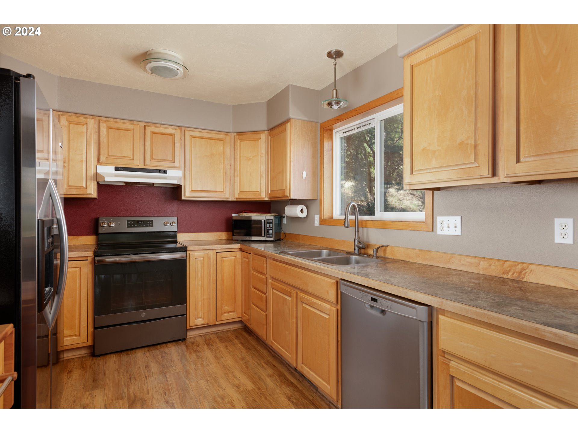 409 Huskey Road Mosier, OR 97040 - Photo 5 of 31 Gallery Image 5