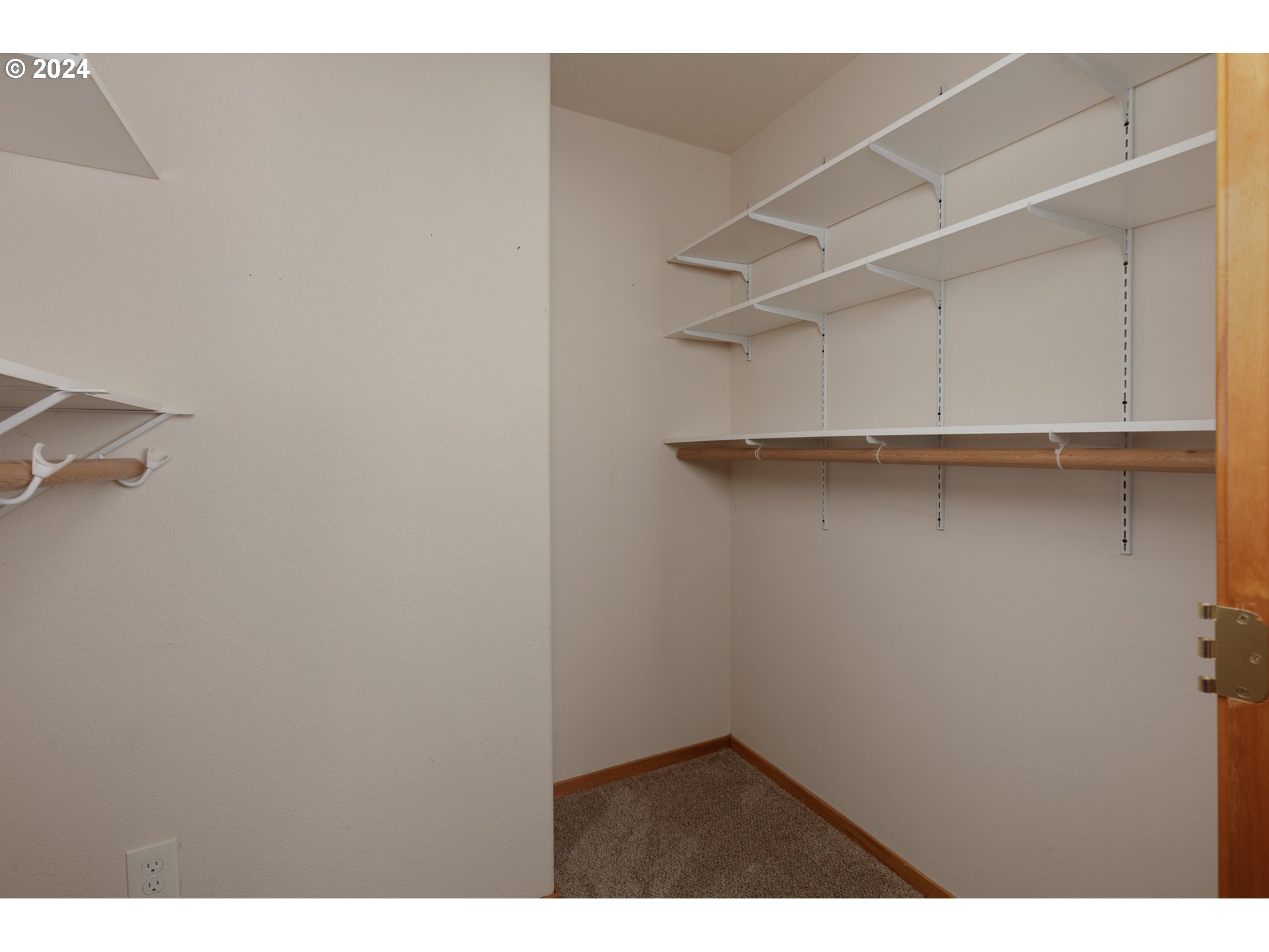 409 Huskey Road Mosier, OR 97040 - Photo 10 of 31 Gallery Image 10