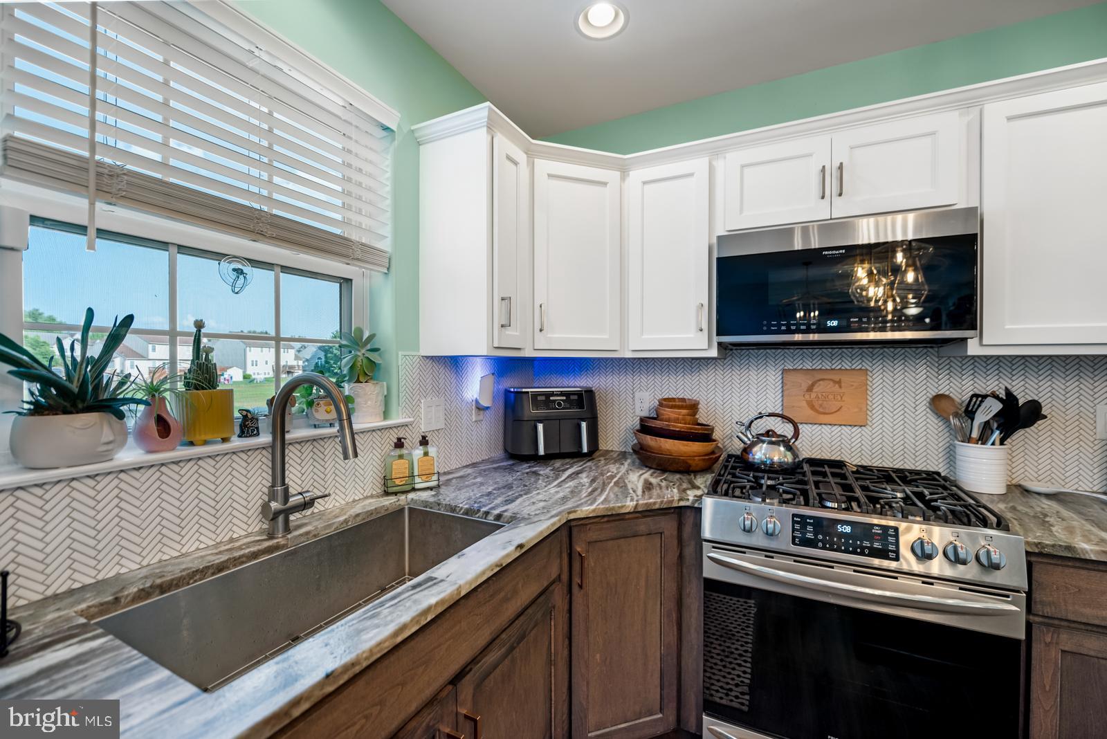 638 Ebersole Road Reading, PA 19605 - Photo 21 of 60 Eat-In Gourmet Kitchen