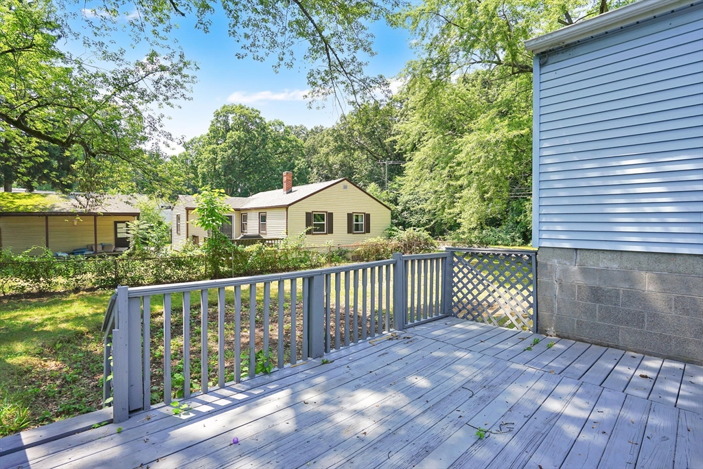 85 Bircham Street Springfield, MA 01104 - Photo 4 of 33