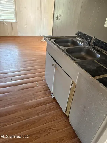 $48,000 | 332 North Flag Chapel Road, Jackson, MS 39209