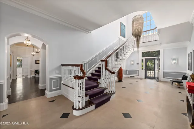 a view of entryway and hall