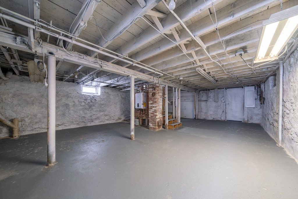 154 Hampshire Road Methuen, MA 01844 - Photo 29 of 33 Gallery Image 29