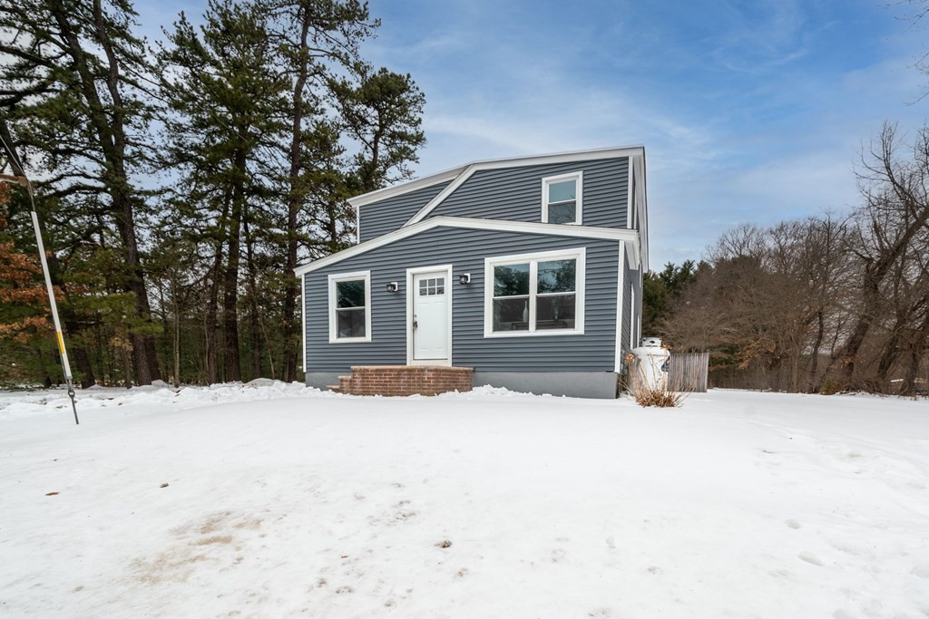 154 Hampshire Road Methuen, MA 01844 - Photo 3 of 33 Gallery Image 3