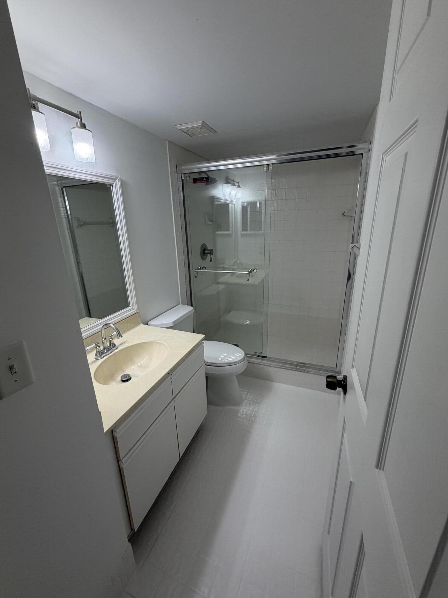 17340 Boca Club Boulevard Boca Raton, FL 33487 - Photo 12 of 24 Primary Full Bath