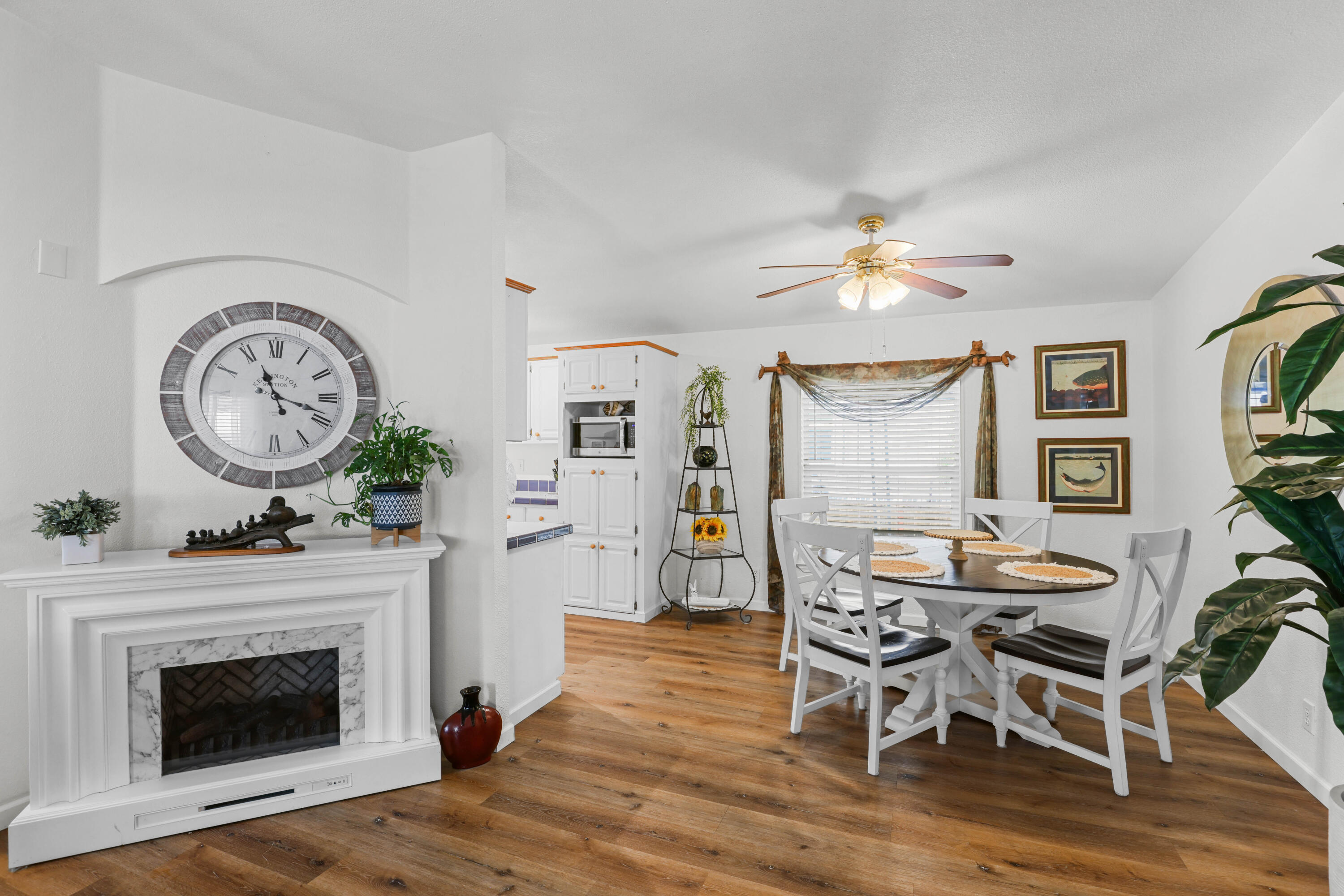 8401 Old Stage Road, Unit 54 Central Point, OR 97502 - Photo 3 of 31 Dining room