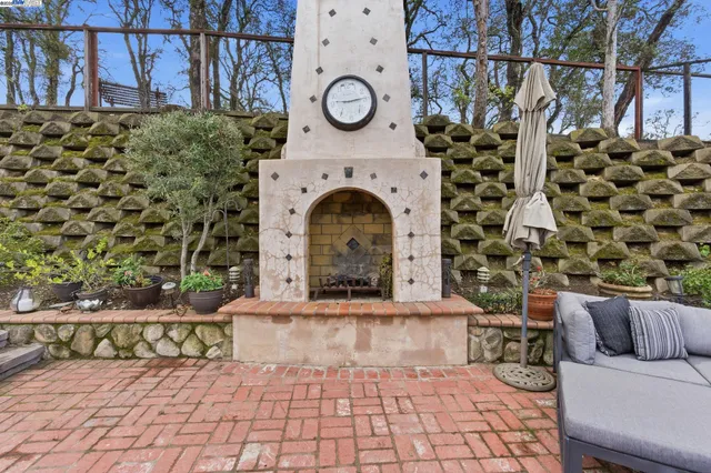 $1,945,988 | 1031 Millbrook Court, Walnut Creek, CA 94598