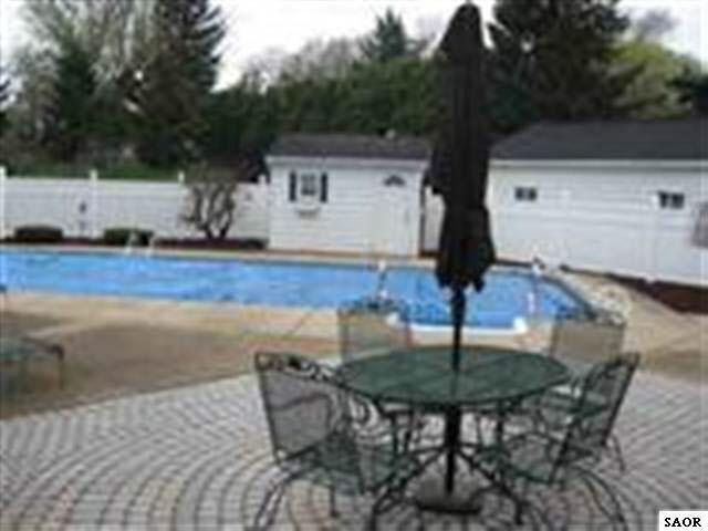 1123 Riverside Drive Owosso, MI 48867 - Photo 6 of 7 47044-5.JPG