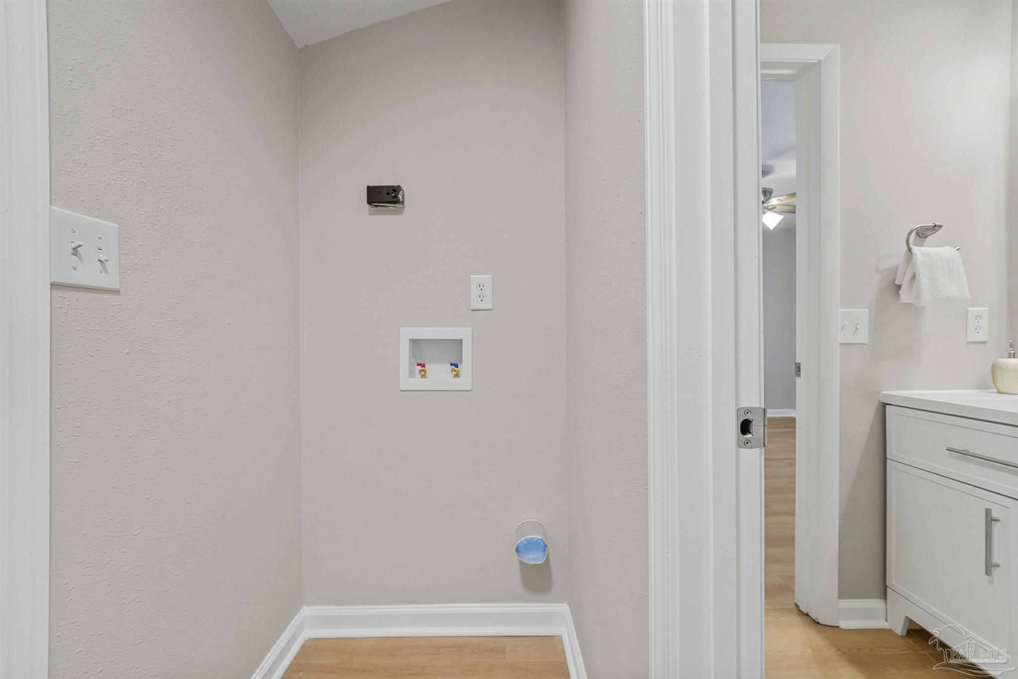 284 Dolan Drive Cantonment, FL 32533 - Photo 28 of 32 a bathroom with a bathtub