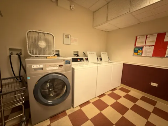 $2,415 | 1501 West Belmont Avenue, Unit 201, Chicago, IL 60657