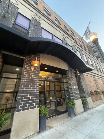 a view of entryway with a front door