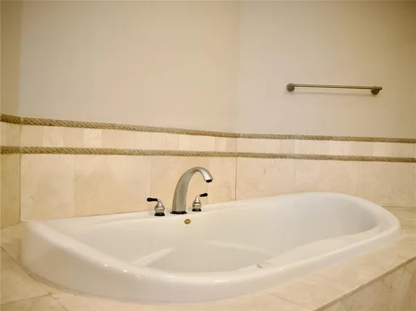 $4,000 | 8761 The Esplanade, Unit 6, Orlando, FL 32836