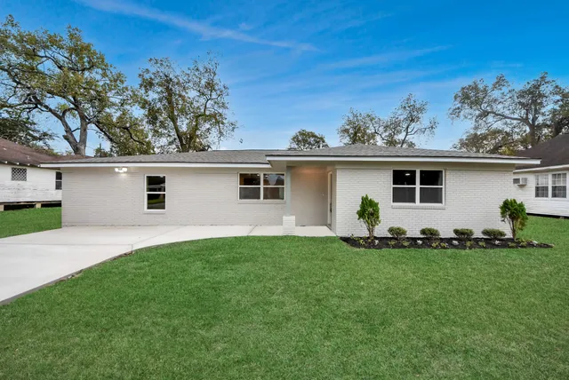 $295,000 | 803 Coleman Street, Dayton, TX 77535