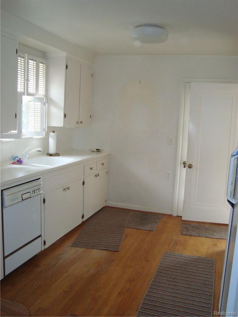 1907 Dorothea Road Berkley, MI 48072 - Photo 9 of 32 Kitchen
