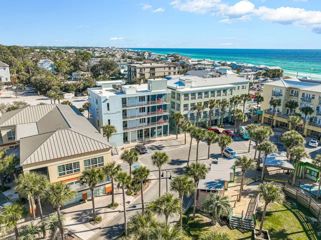 a building that has a lots of windows in it
