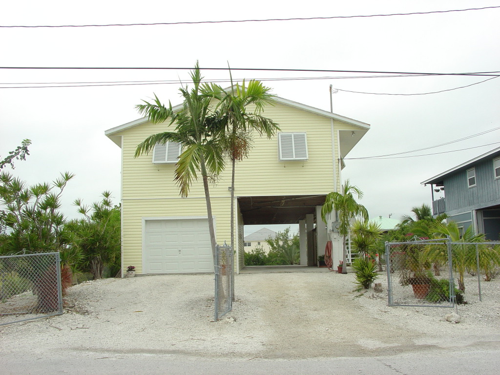 256 Lobstertail Road Big Pine Key, FL 33043 - Photo 1 of 3 Front of House