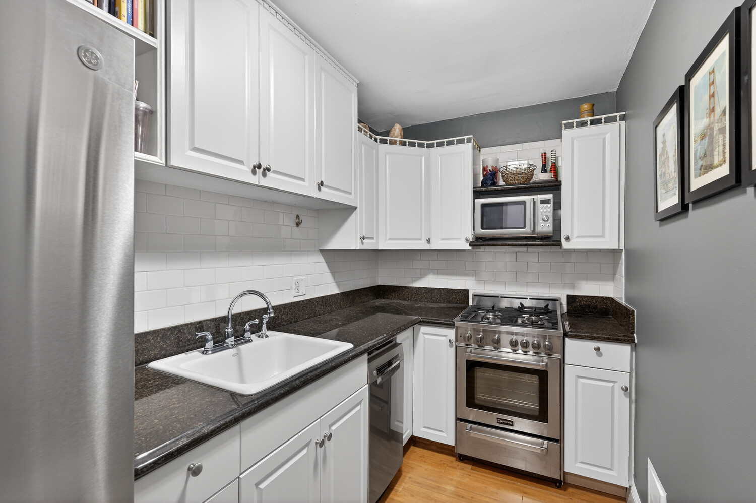 201 East 28th Street, Unit 14M Manhattan, NY 10016 - Photo 2 of 15