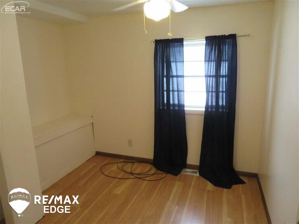 3309 North Genesee Road Flint, MI 48506 - Photo 10 of 21 21411207-9.JPG