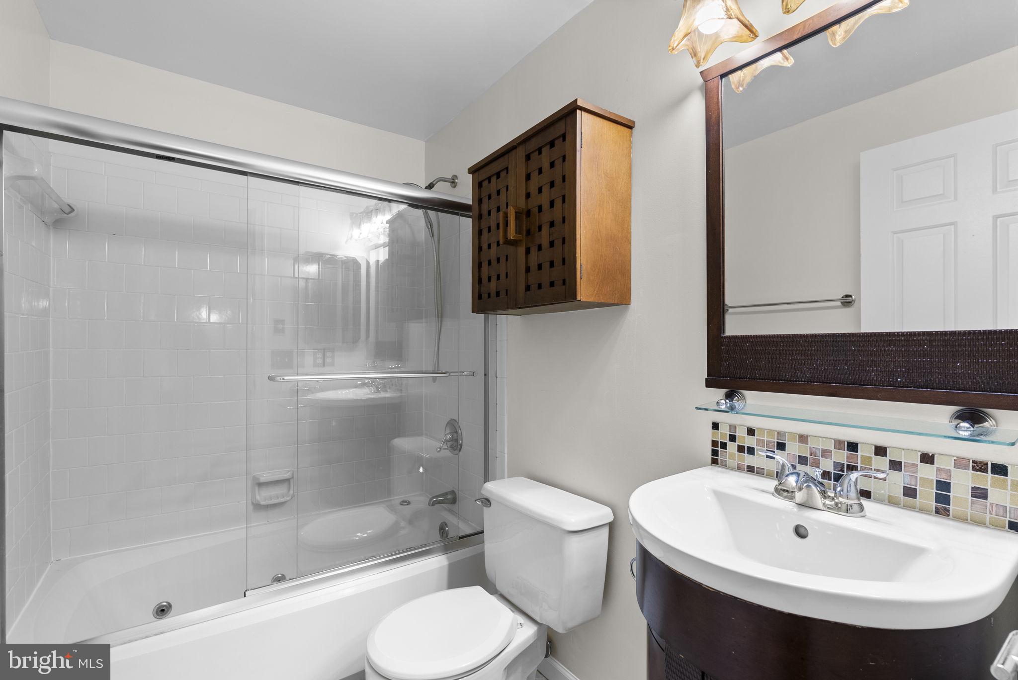 8004 Broken Reed Court Frederick, MD 21701 - Photo 25 of 49 Full Bathroom - Upper Level