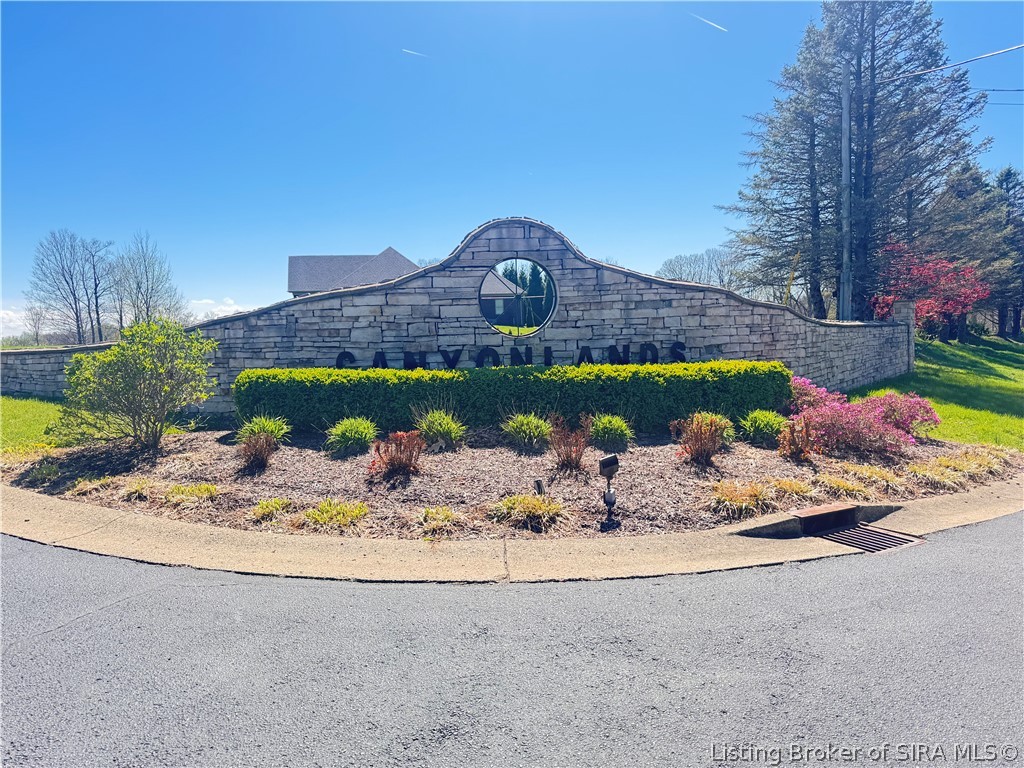 1002 Canyon Road New Albany, IN 47150 - Photo 2 of 12