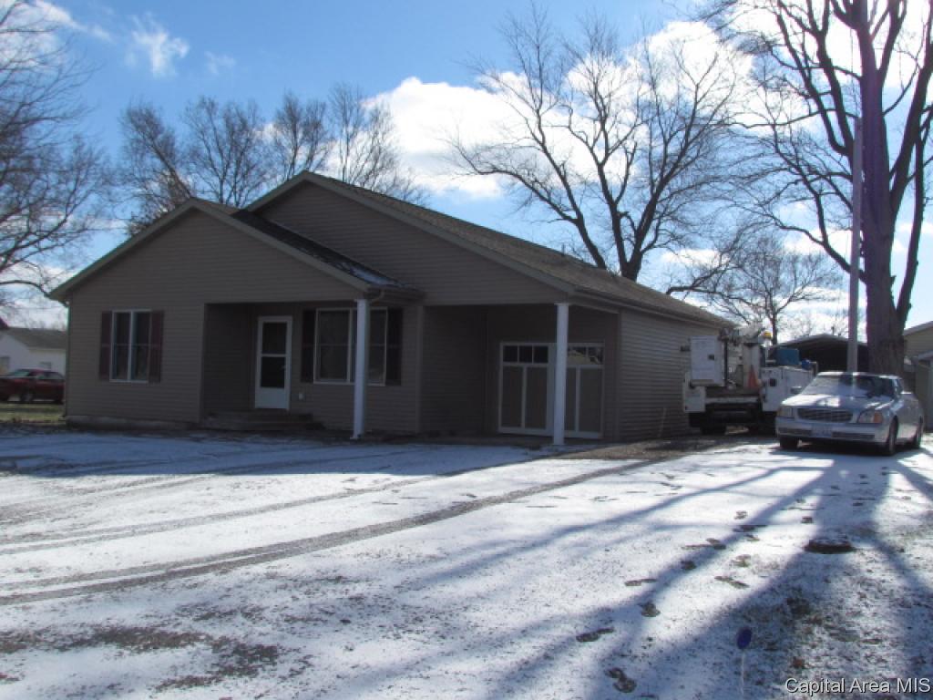 1104 Rutledge Street Pawnee, IL 62558 - Photo 1 of 25