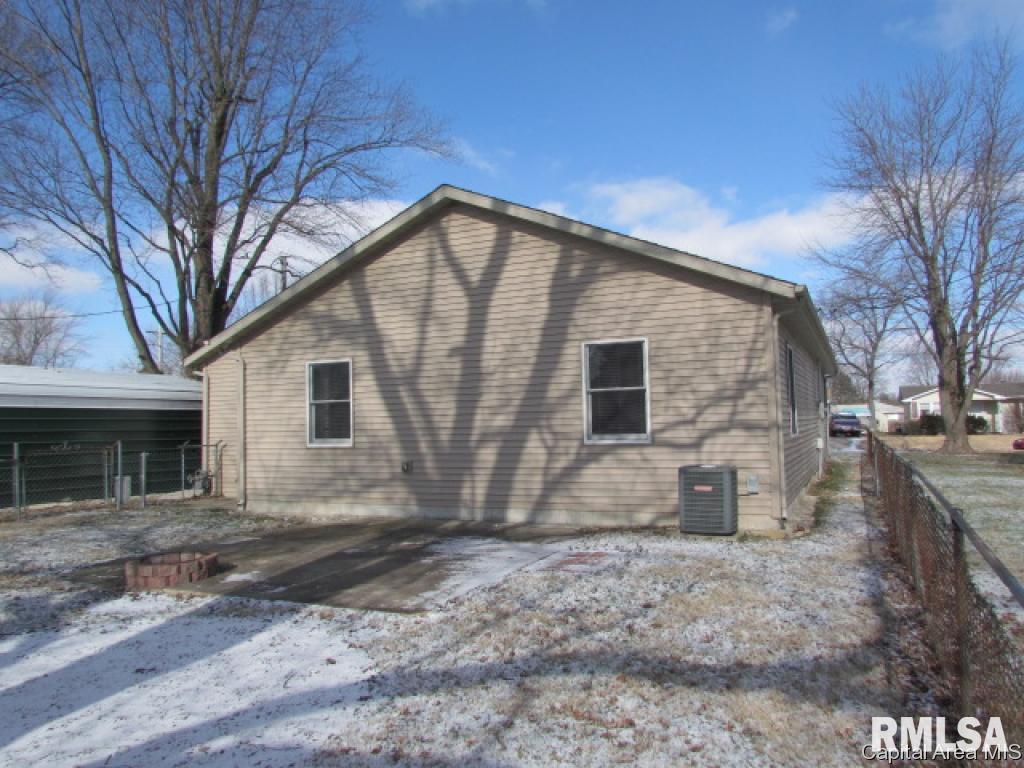 1104 Rutledge Street Pawnee, IL 62558 - Photo 3 of 25
