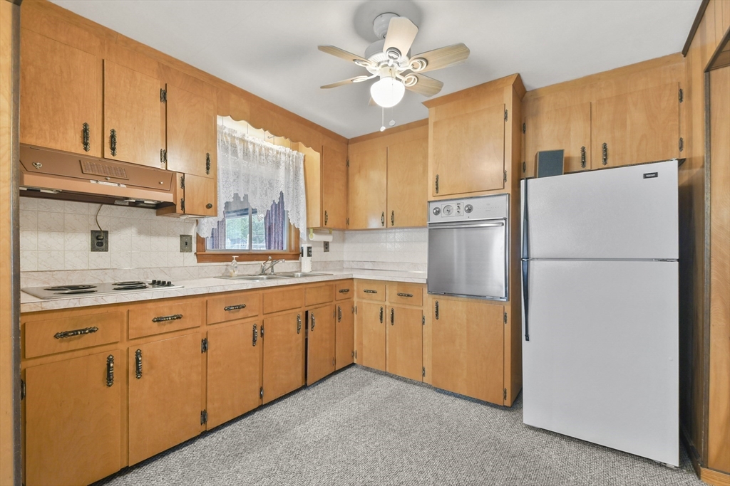735 Rathbun Street Blackstone, MA 01504 - Photo 9 of 26 Gallery Image 9