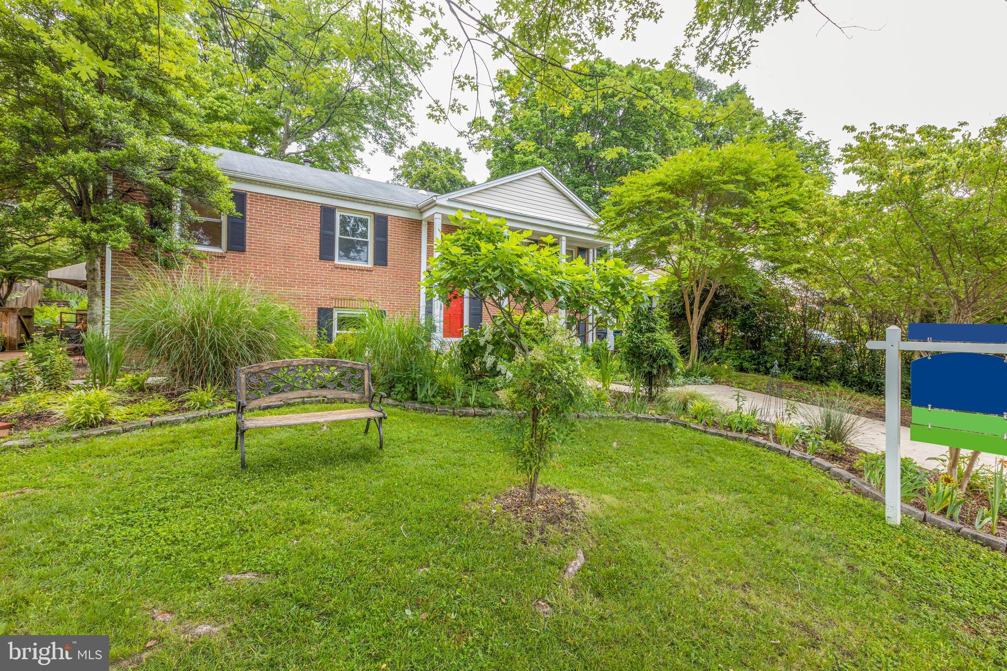3808 Stonebridge Road Alexandria, VA 22306 - Photo 5 of 69
