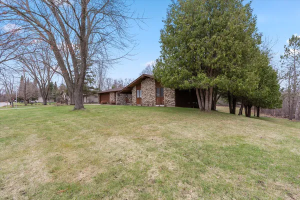 $475,000 | 409 1st Avenue Southwest, Aitkin, MN 56431