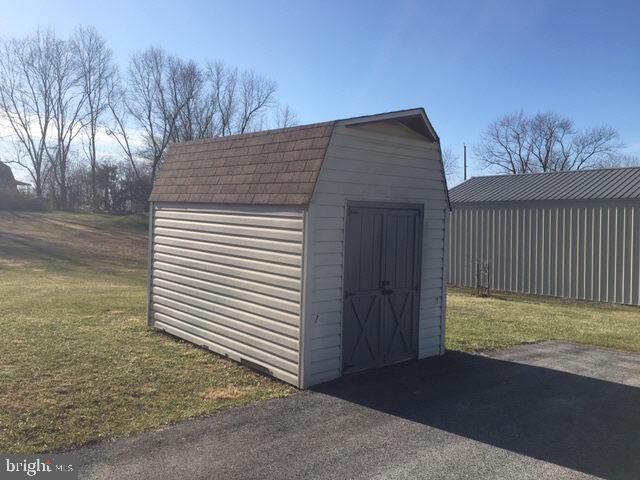 435 St Johns Road Littlestown, PA 17340 - Photo 8 of 25 a backyard of a house