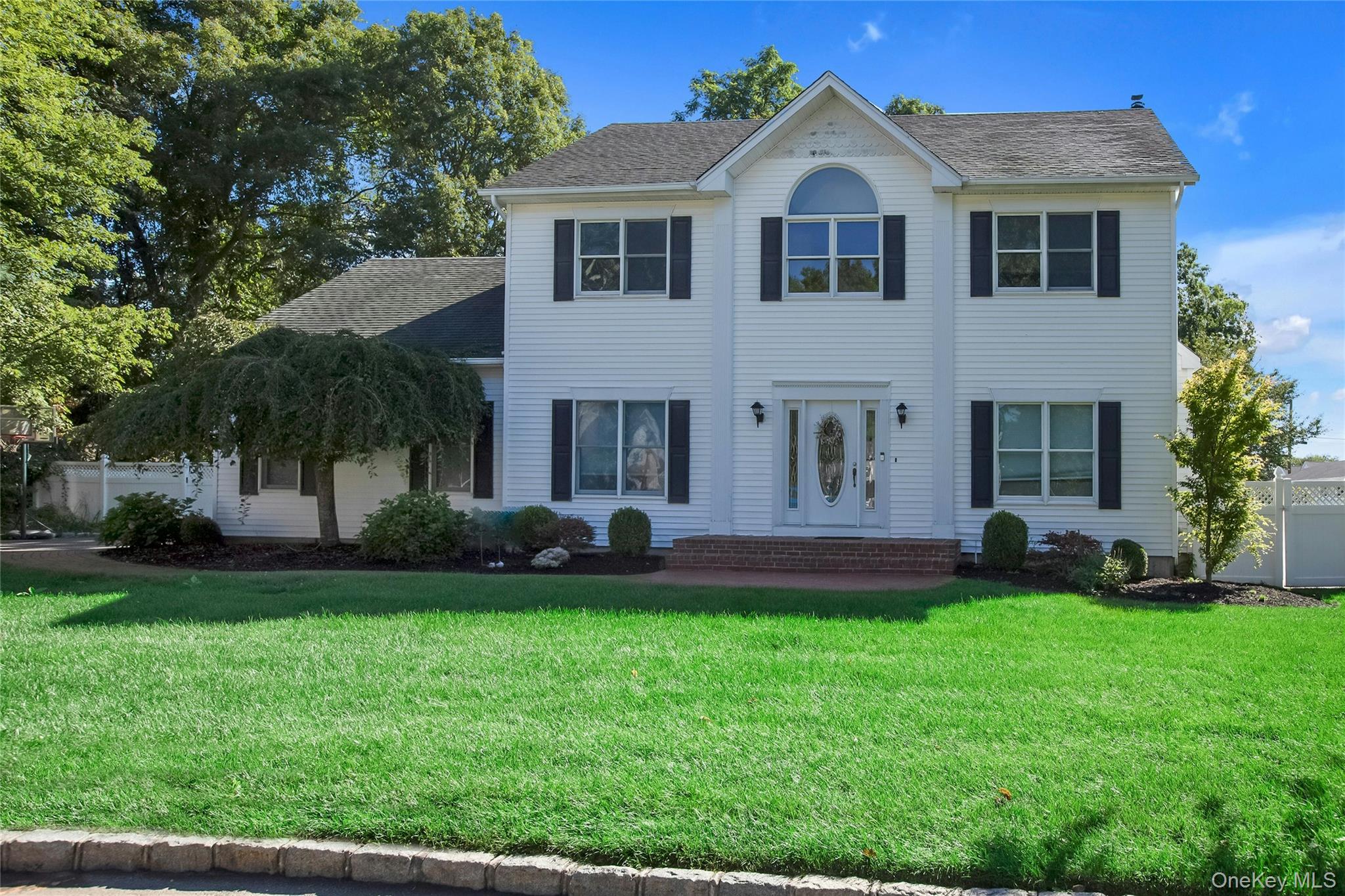 11 Raphael Boulevard Nesconset, NY 11767 - Photo 2 of 27 Gallery Image 2