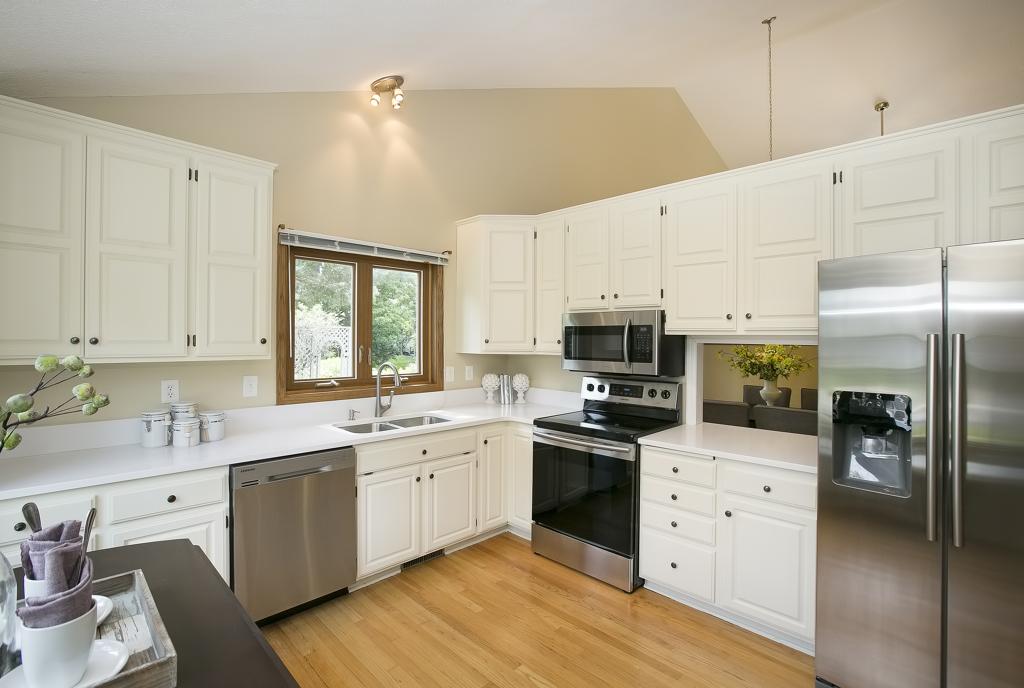 7921 Island Road Eden Prairie, MN 55347 - Photo 5 of 30