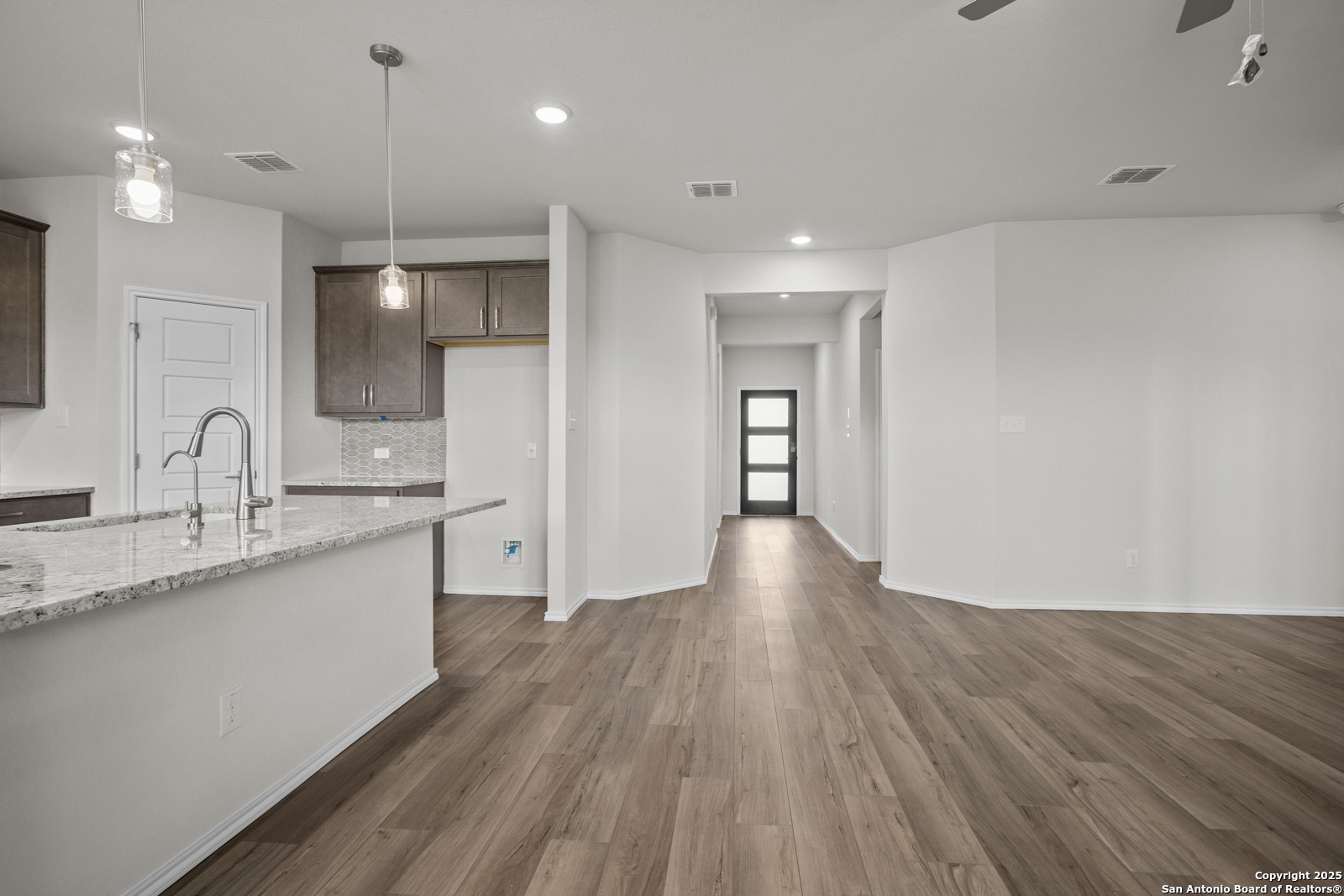 6875 Comanche Cave San Antonio, TX 78233 - Photo 5 of 31