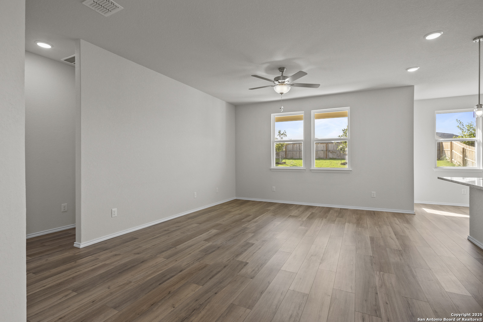 6875 Comanche Cave San Antonio, TX 78233 - Photo 7 of 31