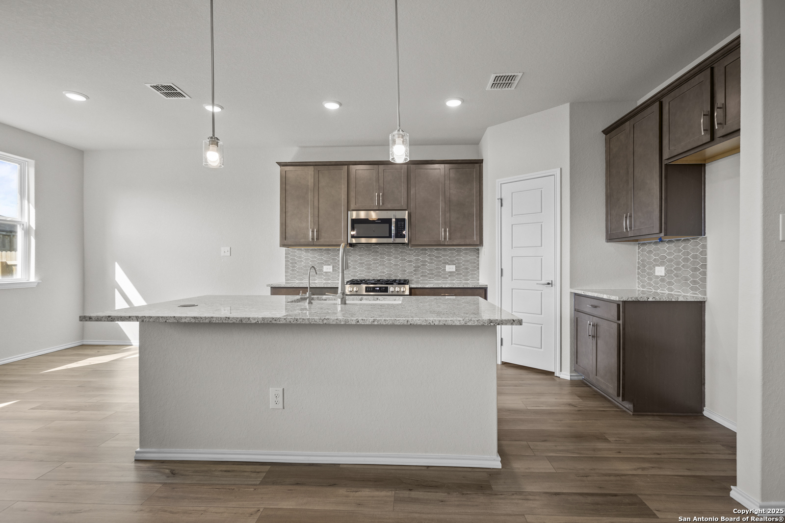 6875 Comanche Cave San Antonio, TX 78233 - Photo 8 of 31