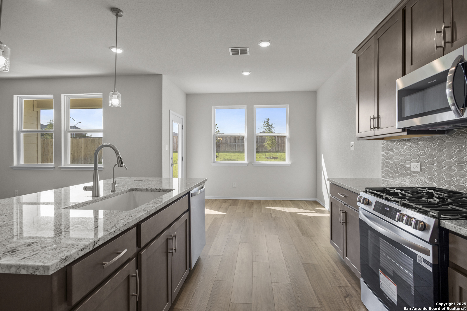 6875 Comanche Cave San Antonio, TX 78233 - Photo 9 of 31