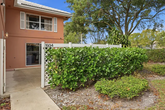 $345,000 | 1934 Stratford Way, West Palm Beach, FL 33409