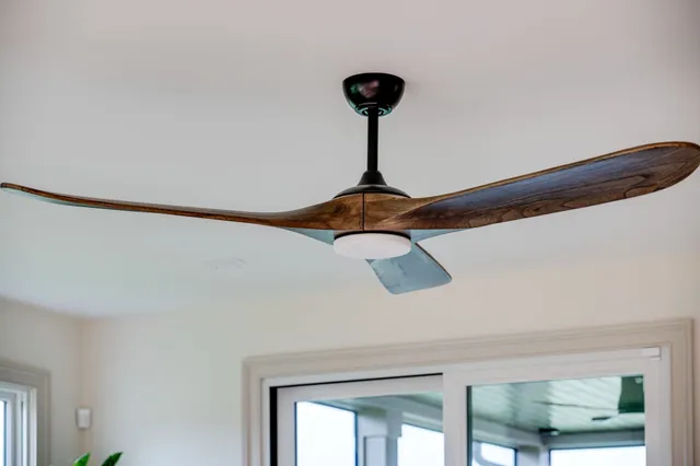 a view of an house with a yard