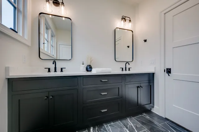 $949,900 | 924 Hafner Road, Charlotte, TN 37036